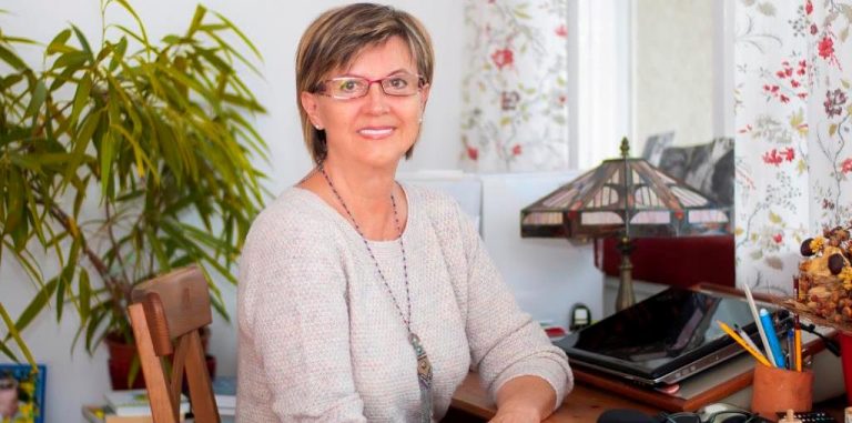 Singer Magdolna: „Az élet állandó változás, és az első pillanattól kéz a kézben jár az elmúlással”