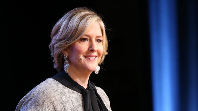 Brené Brown: „A bizalom útján nekünk kell megtennünk az első lépést”