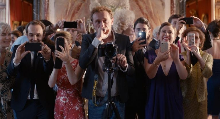 „Vannak pillanatok, amikor nem olyan rossz ötlet kiszakadni a valóságból” – 2 lélekemelő film, ami segíthet átvészelni ezt a nehéz időszakot