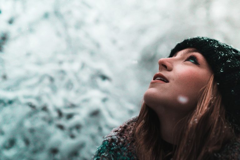 „Olyan jó lenne valakihez odabújni!” – A „cuffing season” margójára
