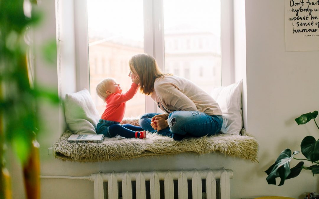 “Anya vagyok, és nem mindig boldog” – Avagy a felhőtlen boldogság árnyékában
