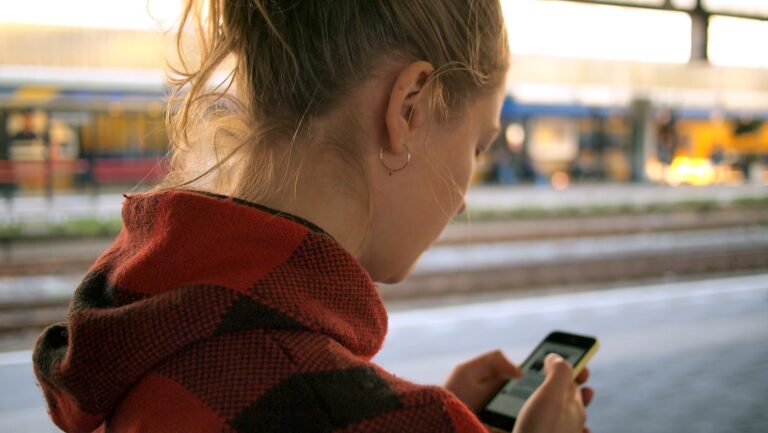 „Az online bántalmazás nem az áldozat és az elkövető magánügye, hanem közösségi probléma”