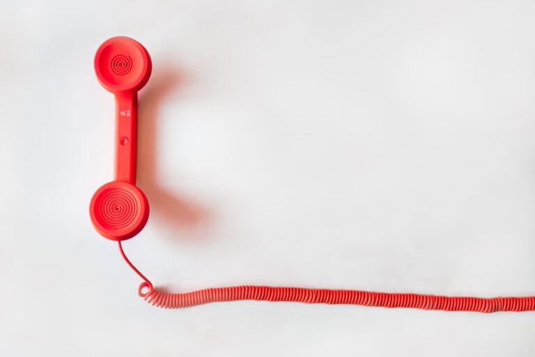 Ha összerezzensz, mikor megcsörren a telefonod… – Telefóbiások, veletek vagyunk!