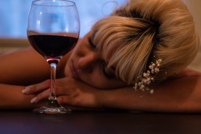 „Mintha az én alkoholizmusom súlyosabb lett volna, mint egy férfié” – Nők és az alkoholizmus